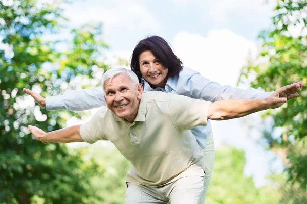 Mature couple having fun — Stock Photo, Image