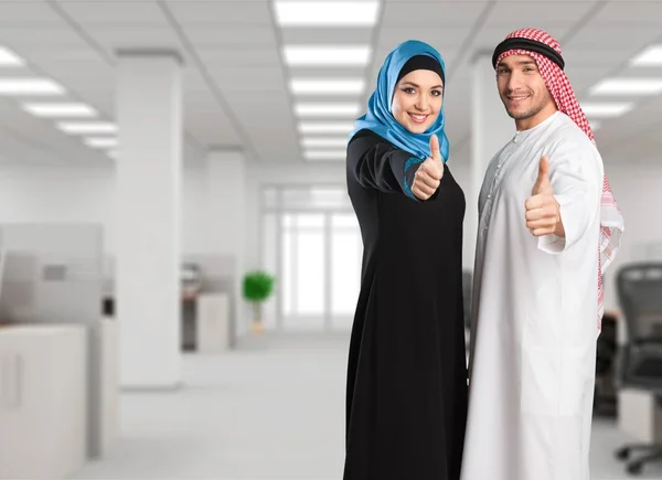 Pasangan muslim yang bahagia — Stok Foto
