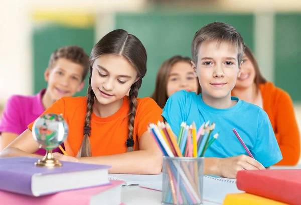 Escola crianças escrita teste — Fotografia de Stock