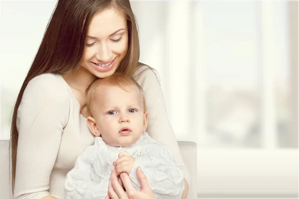 Mutter mit süßem Jungen — Stockfoto