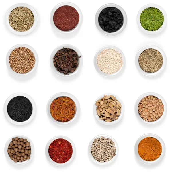 Diverse kryddor i skålar — Stockfoto