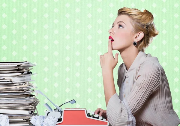 Woman working on vintage typewriter — Stock Photo, Image