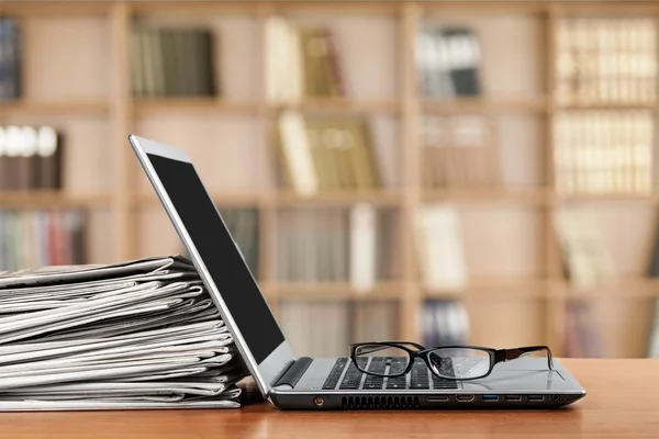 Newspapers on the laptop Isolated. — Stock Photo, Image