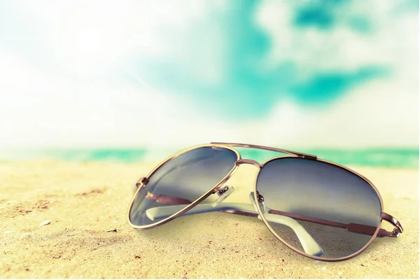 Sunglasses on sandy beach — Stock Photo, Image