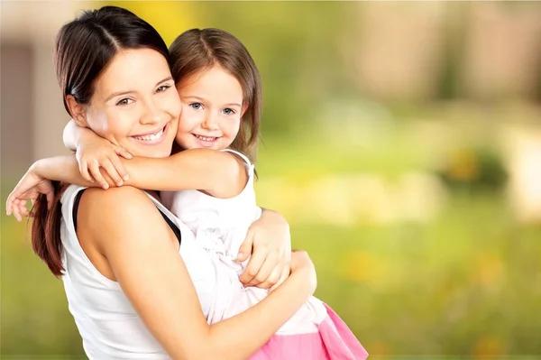 Mère et fille câlins — Photo