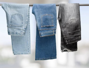 Demiryolu üzerinde asılı kot