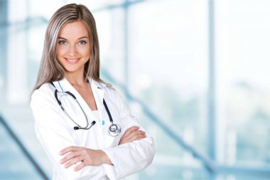 Steteskoplu kadın doktor.