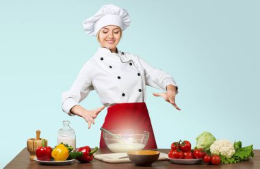 genç kadın aşçı