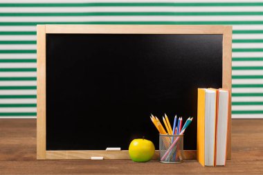 Okul malzemeleri ve karatahta