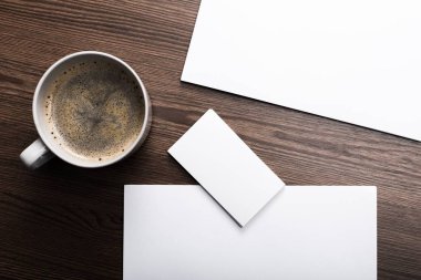 Kağıt sayfalarının ile kahve