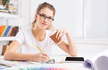 genç kadın tasarımcı