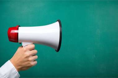 megafon ile insan eli 