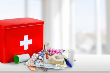 ilk yardım kiti ile tıbbi malzeme