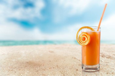 buz ile lezzetli kokteyl 