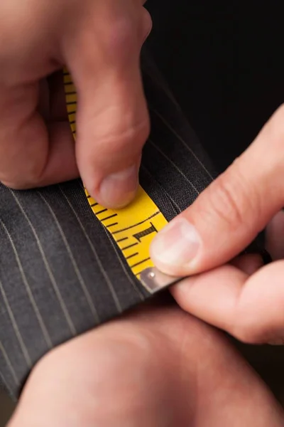 裁缝测量夹克 — 图库照片