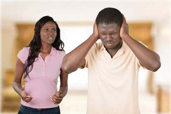 Afro Amerikaanse Boze Vrouw Beschuldigt Haar Vriendje — Stockfoto