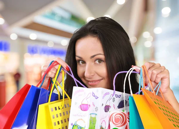 Donna con shopping bags — Foto Stock