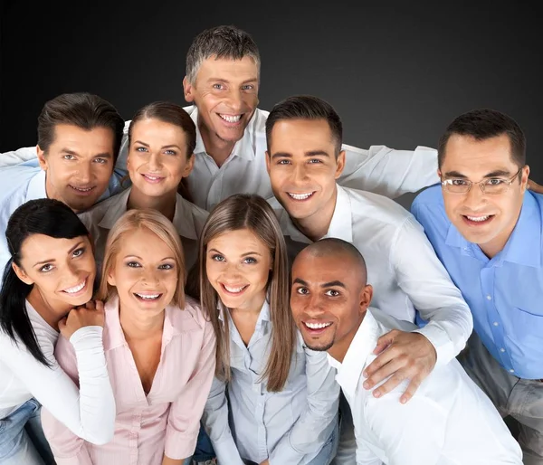 Jóvenes empresarios sonrientes —  Fotos de Stock