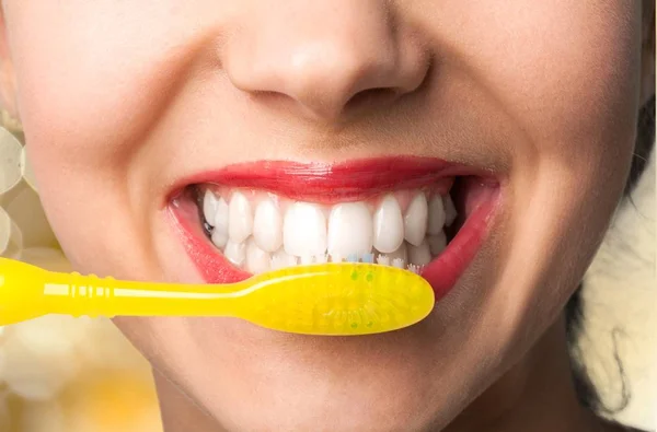 Žena s bílými zuby — Stock fotografie