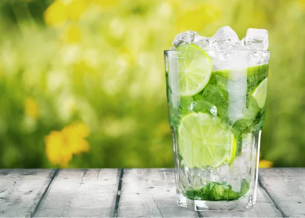 Färsk lime cocktail — Stockfoto