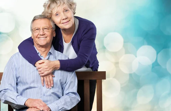 Elderly couple hugging — Stock Photo, Image