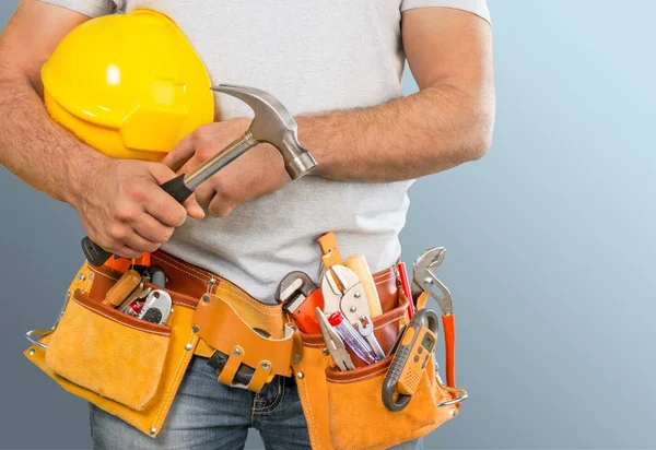 Trabajador con cinturón de herramientas — Foto de Stock