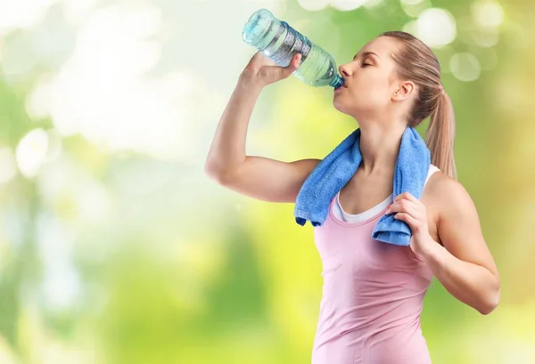 Woman drinking water after work out — Stock Photo, Image