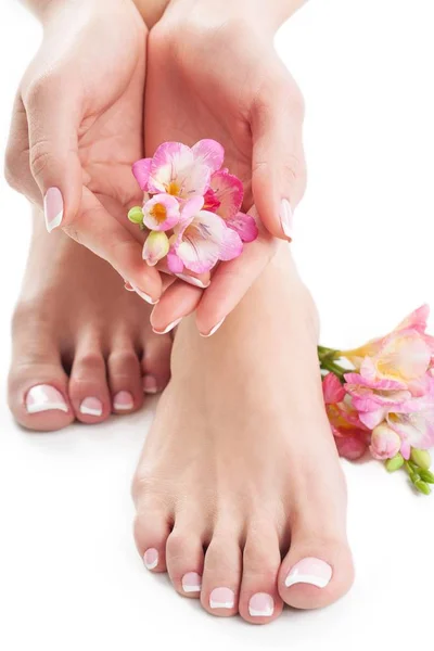 Female legs and hands with flowers — Stock Photo, Image