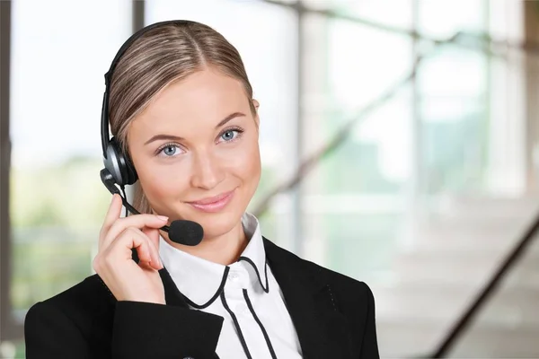 Cara de mujer joven con auriculares —  Fotos de Stock