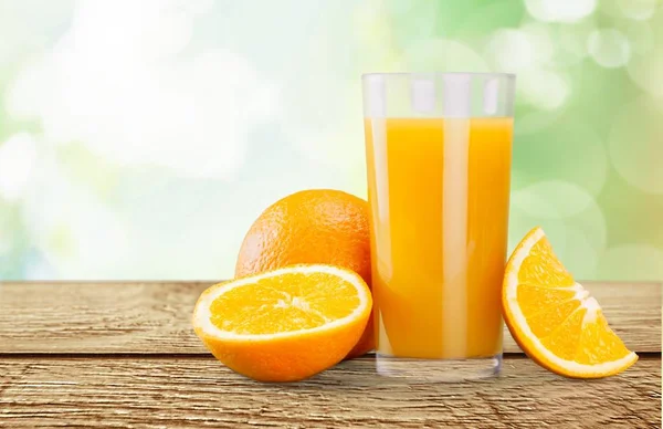 Vaso de delicioso jugo de naranja —  Fotos de Stock