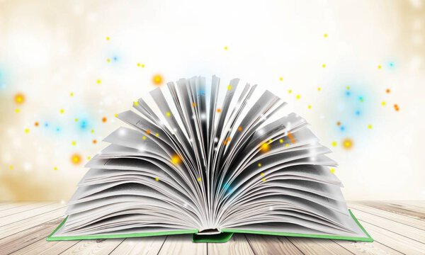 открытая книга на столе