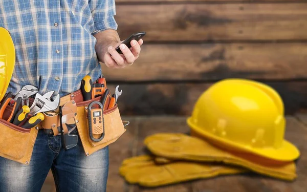 Trabajador con cinturón de herramientas — Foto de Stock