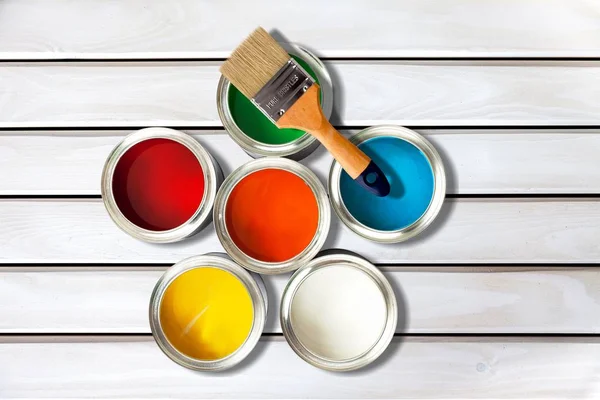油漆刷和油漆罐 — 图库照片