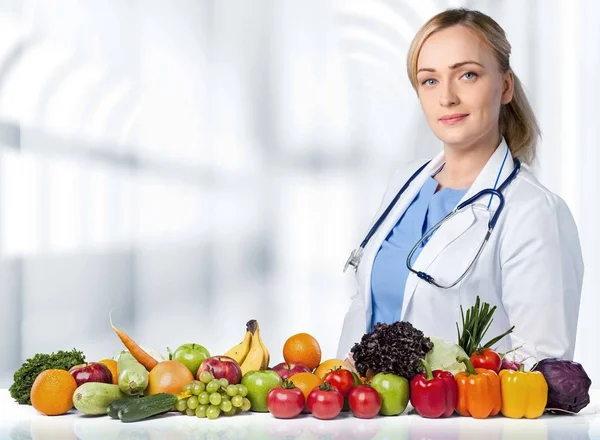 Médecin sur le régime alimentaire et les soins de santé — Photo