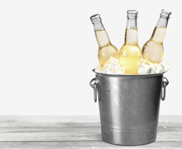 Botellas de cerveza en hielo — Foto de Stock