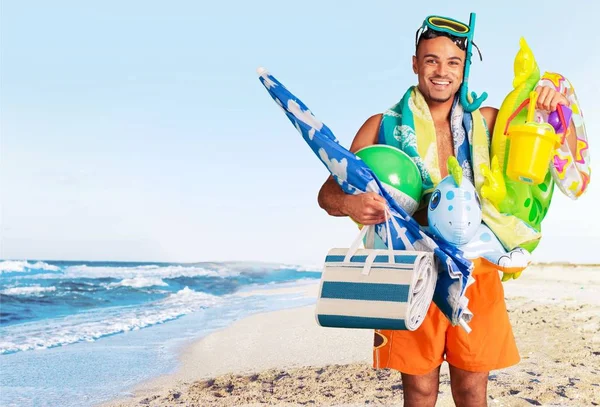 Grappige mens tourist met accessoires — Stockfoto