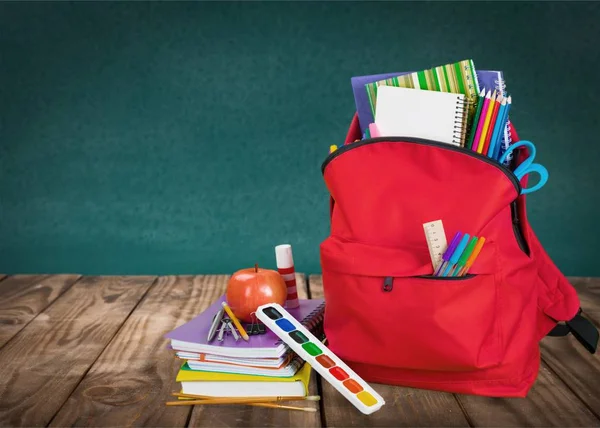 Papelería escolar en mochila — Foto de Stock