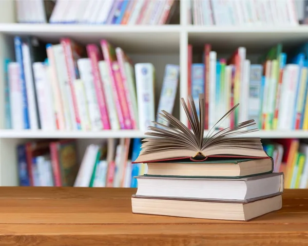 izole kitap koleksiyonu