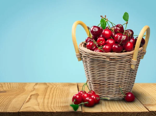 Cherries in wicker basket — Stock Photo, Image