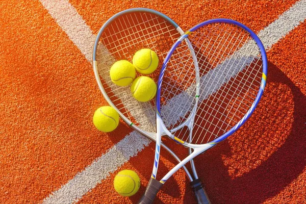 Tennis balls and rackets on  background. — Stock Photo, Image
