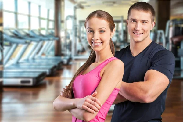 Sporty couple in gym — Stock Photo, Image