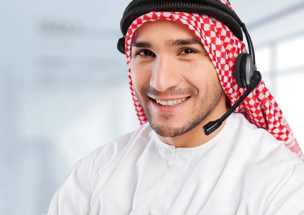 Pria Arab di headset — Stok Foto