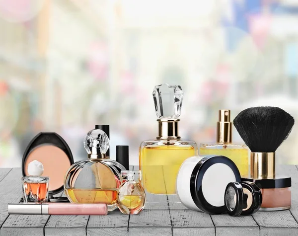 Bouteilles de parfum aromatiques — Photo