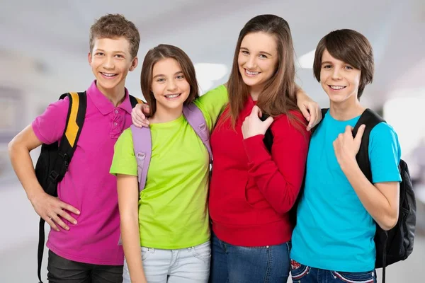 Niños de escuela amigables —  Fotos de Stock