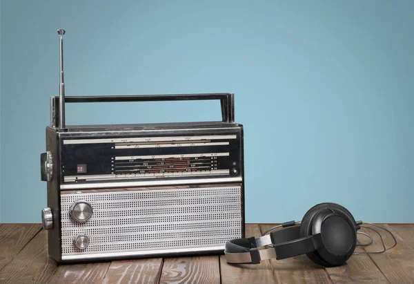 Retro tarzı radyo nad haedphones — Stok fotoğraf