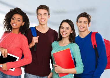 Kitaplar ile öğrenci grubu