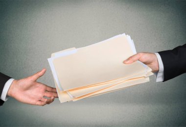 iki erkek ve belgeler