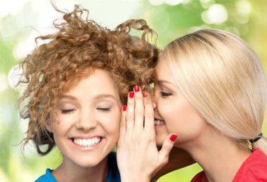 Kadınlara gizlice dedikodu