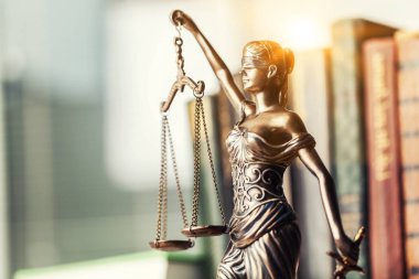 Onları adalet sembolü