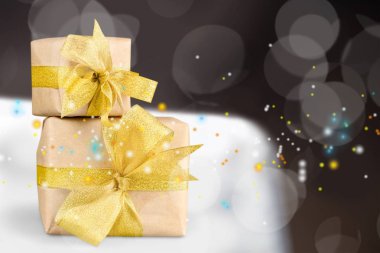  Yay hediye kutuları bağlı